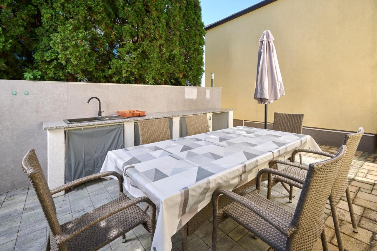 App Forza Apartment Umag Exterior photo